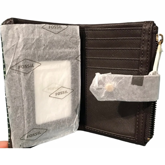 Fossil Green Multi compartment Pattern wallet - Picture 2 of 3